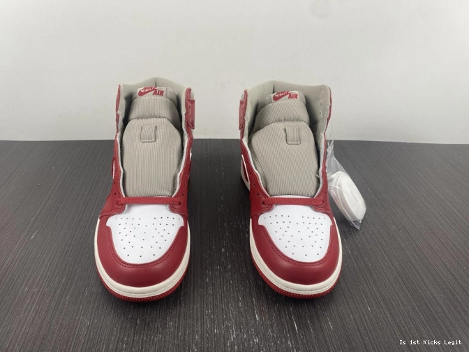 OG Newstalgia DJ4891-061 (W) 1 High Chenille Jordan 0808